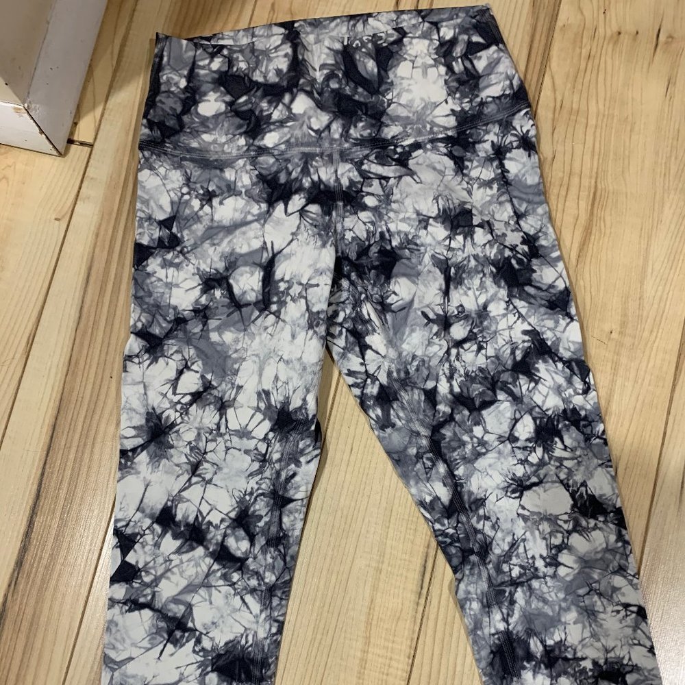 Lululemon Wunder Under HR Crop in B/W Tie Dye